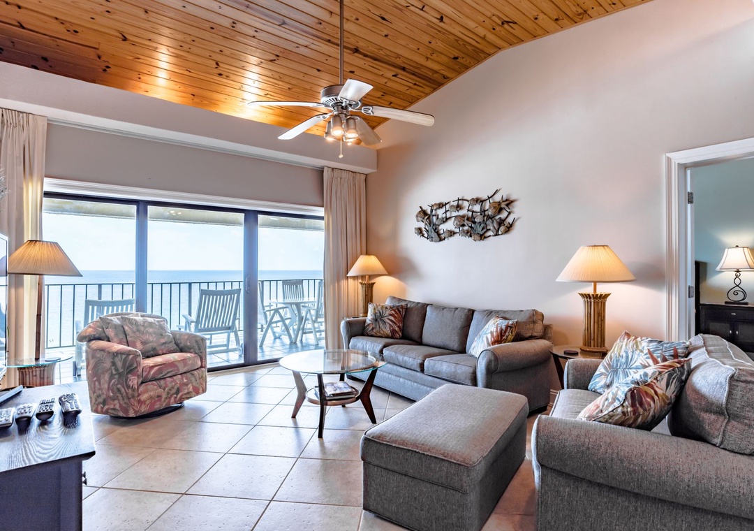 Shipwatch D803 Living Room