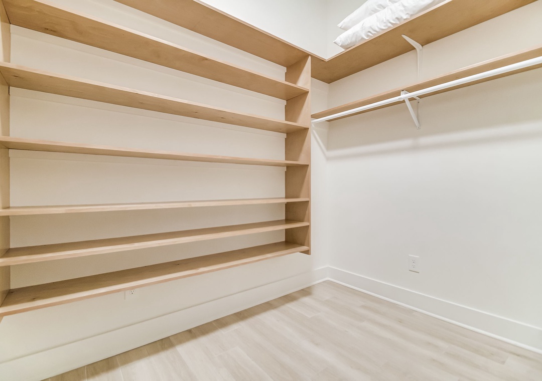 Vivianna #5 - Third Floor - Primary Bathroom 5 Closet