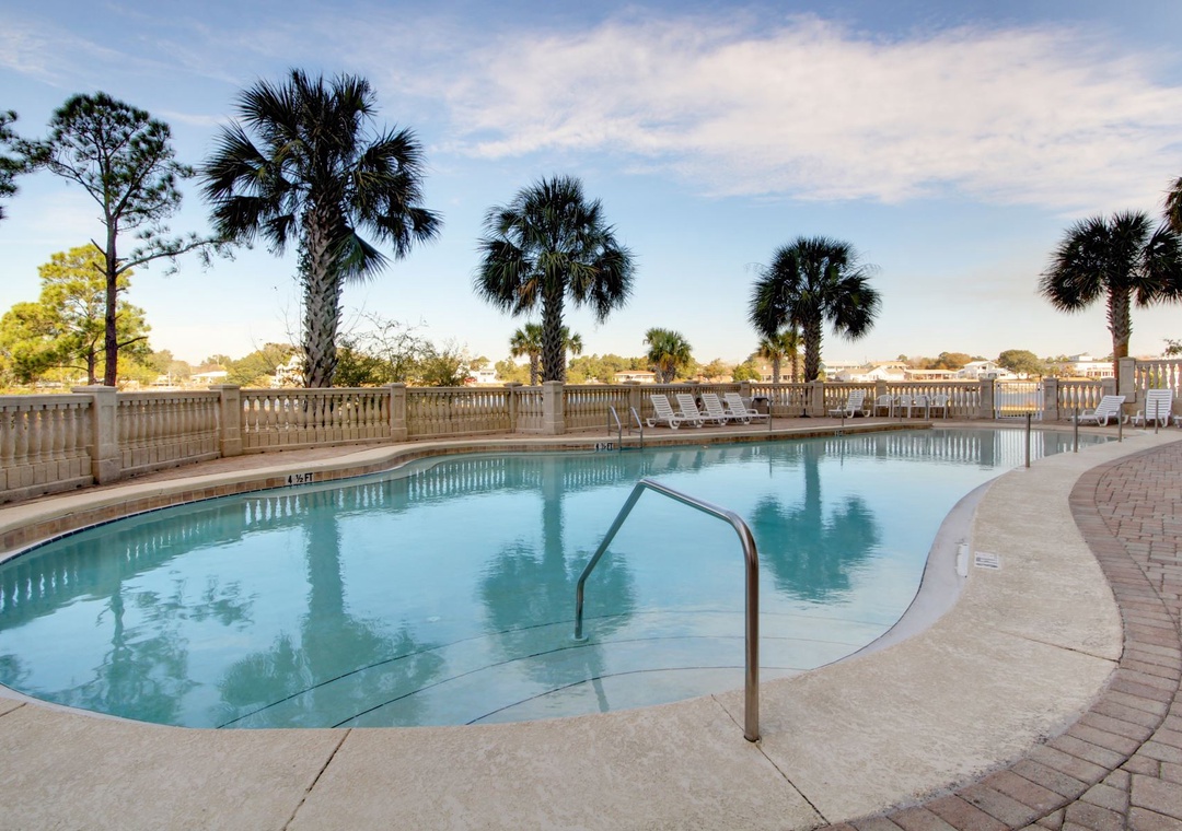 Sailmaker Place Common Area Pool