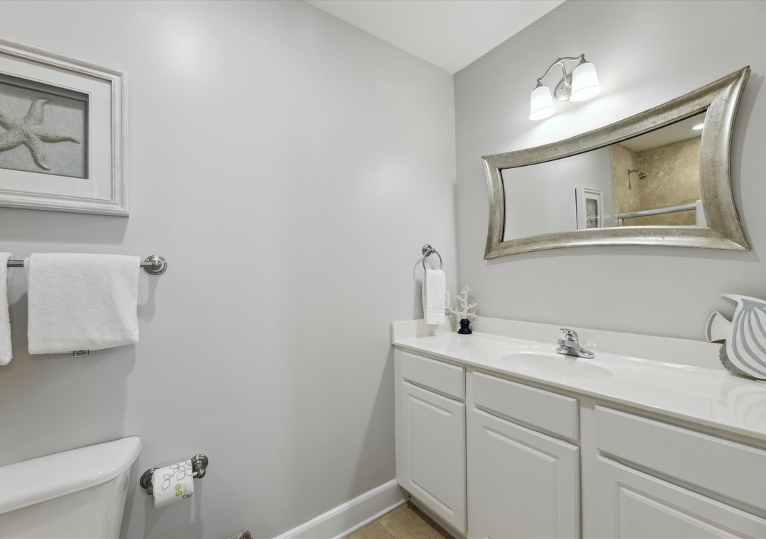 Sailmaker 901 Guest Bathroom #3