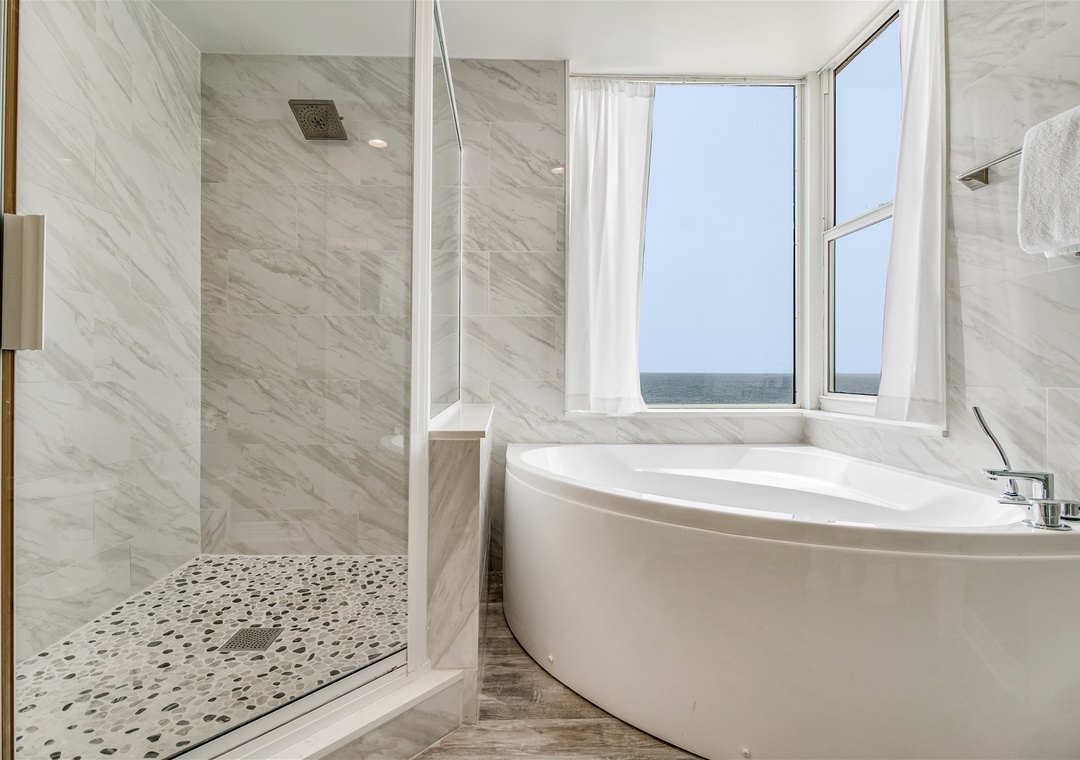 Beach Colony West PH1C Master Bathroom Glass Shower and Tub