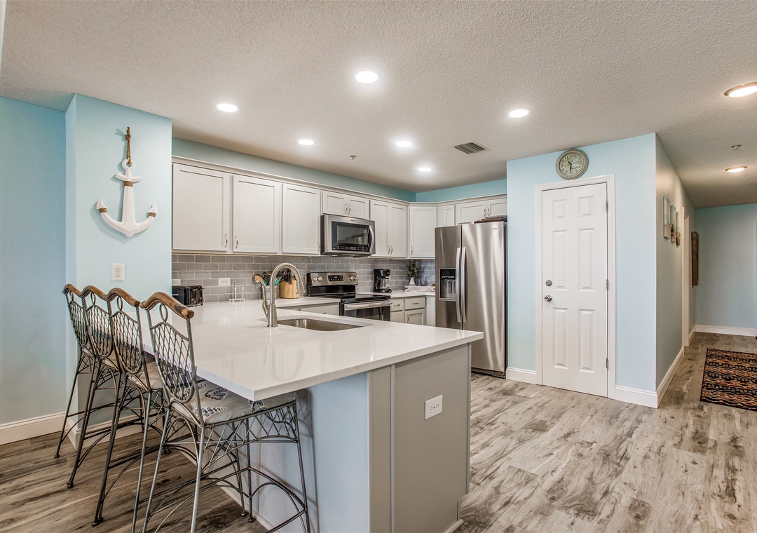 Spanish Key 206 Kitchen Counter and Seating for 4