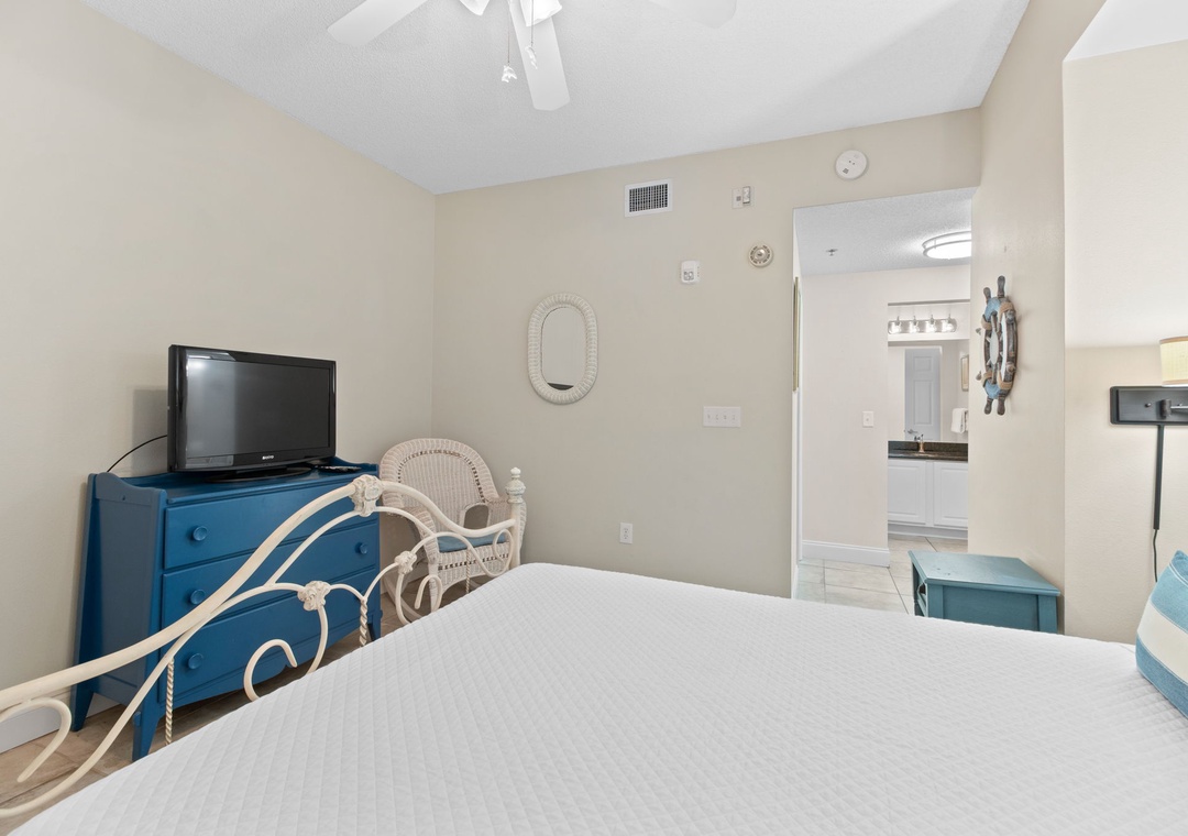 Palacio 404 Guest Bedroom #1 with Attached Bathroom