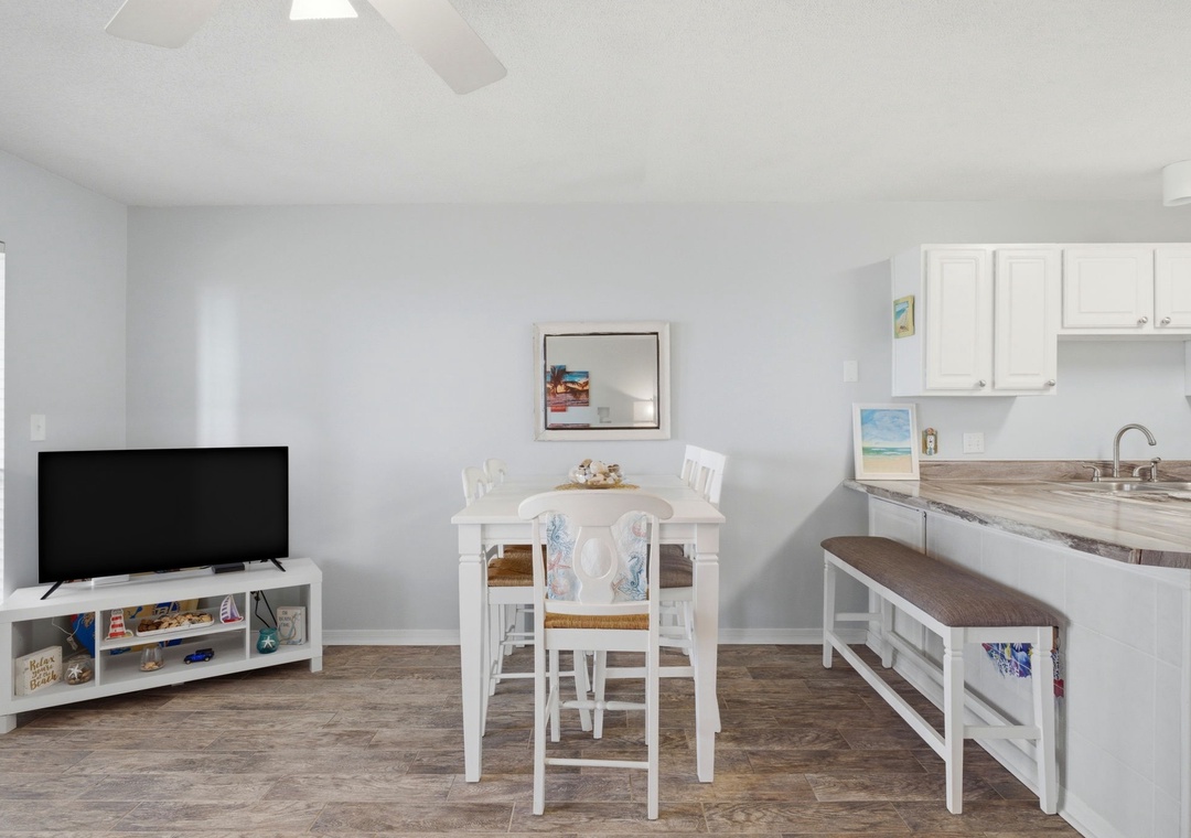 Grand Caribbean 416W- View to Dining Area