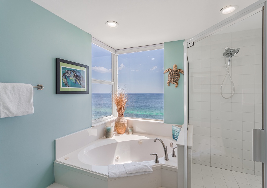 Beach Colony Tower 10B Master Bathroom Jetted Tub