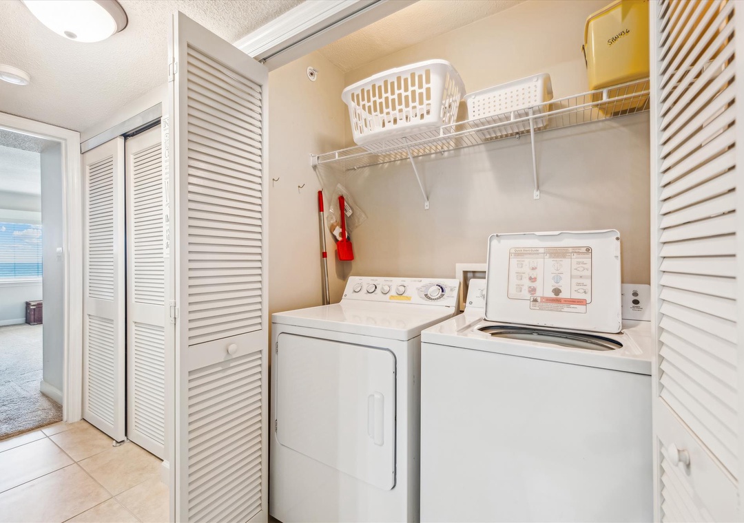 Interior Washer Dryer-128899126