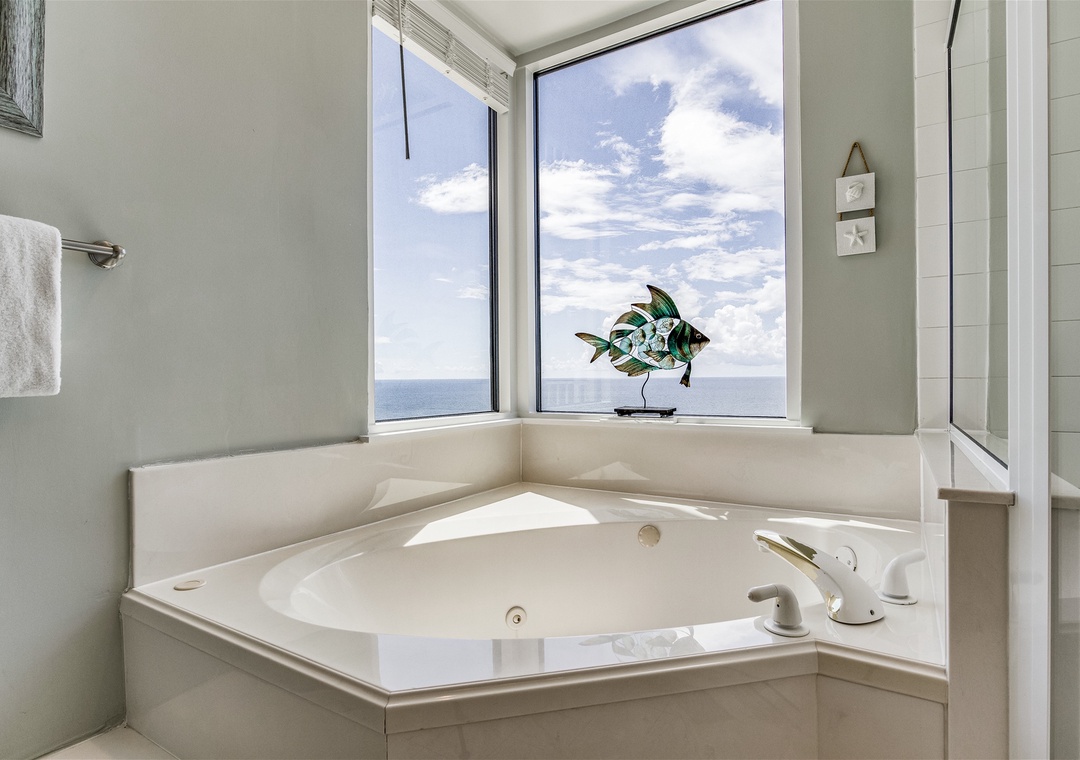 Beach Colony Tower 15B Master Bathroom Jetted Tub