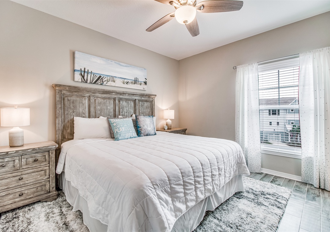 Lost Key Toes in the Sand Guest Bedroom #1 King Bed