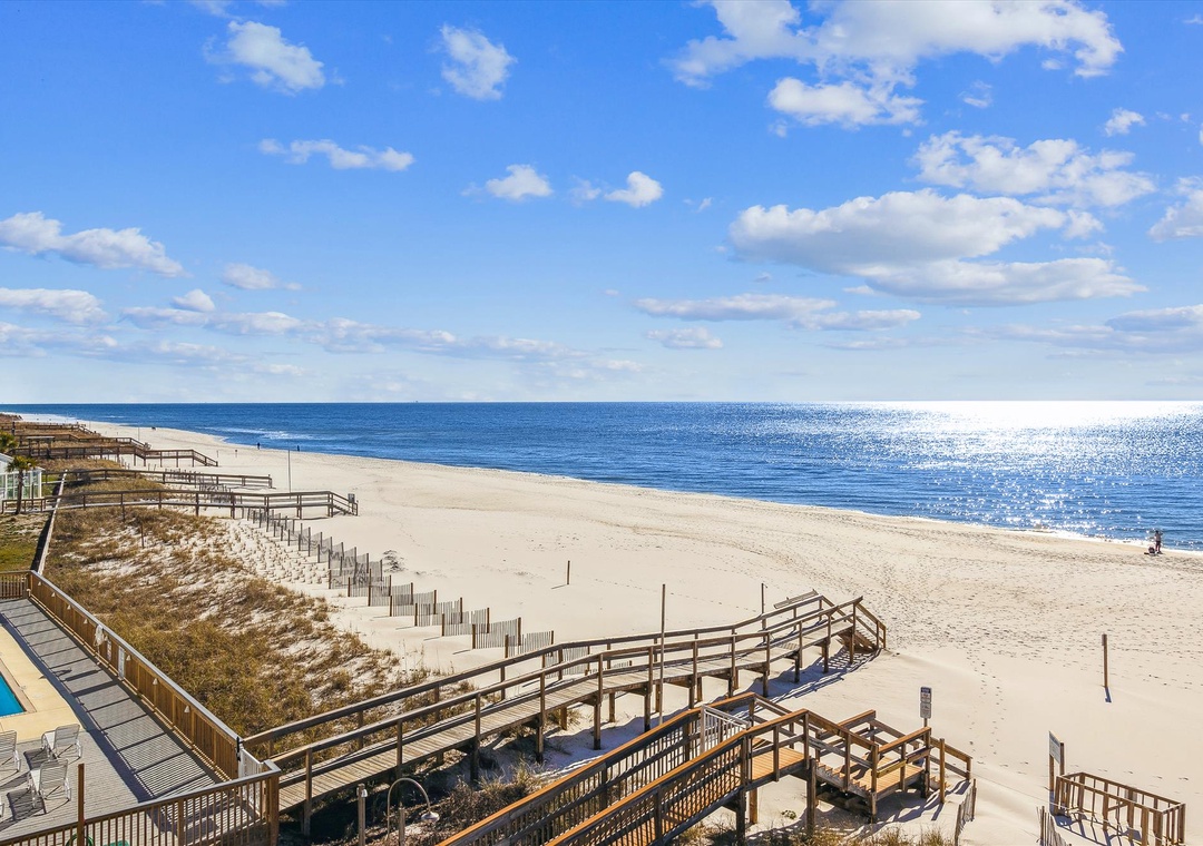 Ocean Breeze East 402 Beautiful Views of the Ocean and Beach