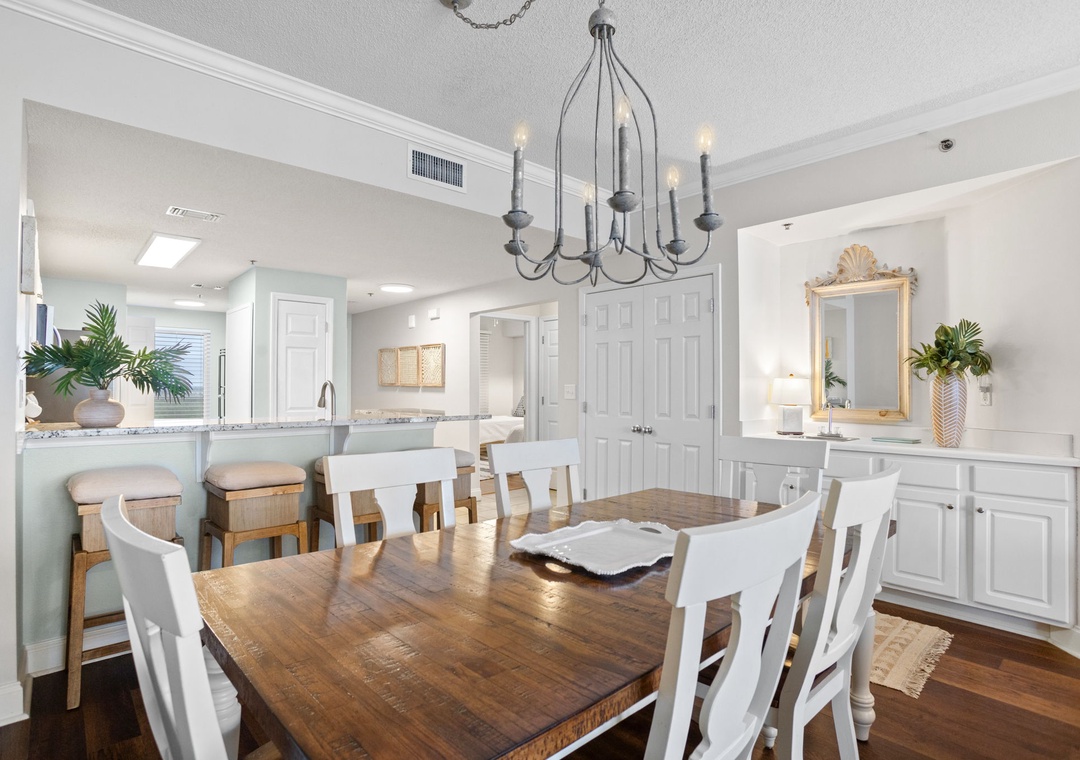 Palacio 1002- Dining Room & Dry Bar