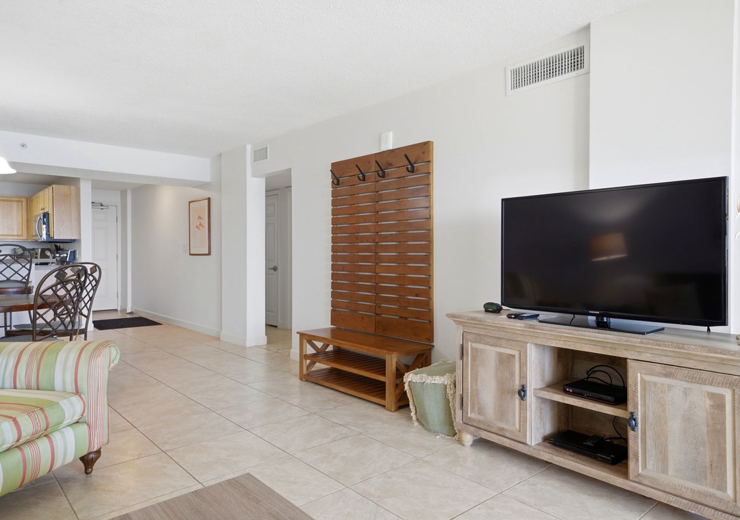 Sandy Key 537- TV in Living Room