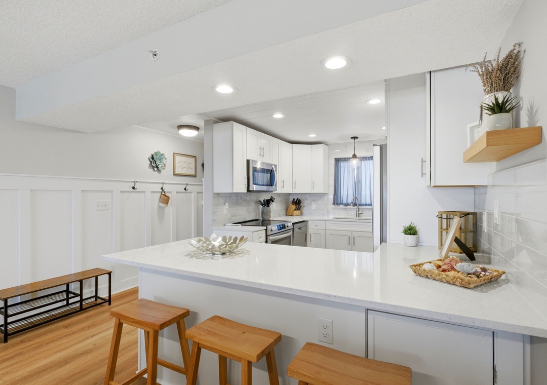 Sandy Key 622- View of Kitchen & Bar Stools