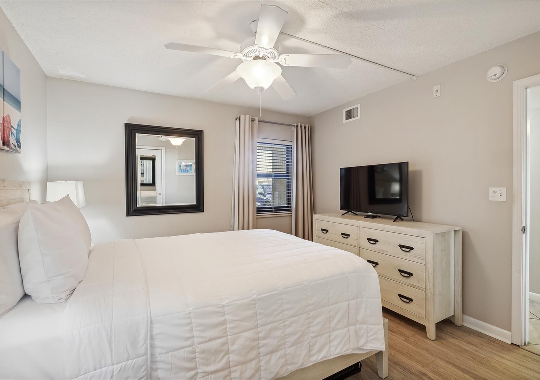 Ocean Breeze West 103 Guest Bedroom #2 - Queen Bed