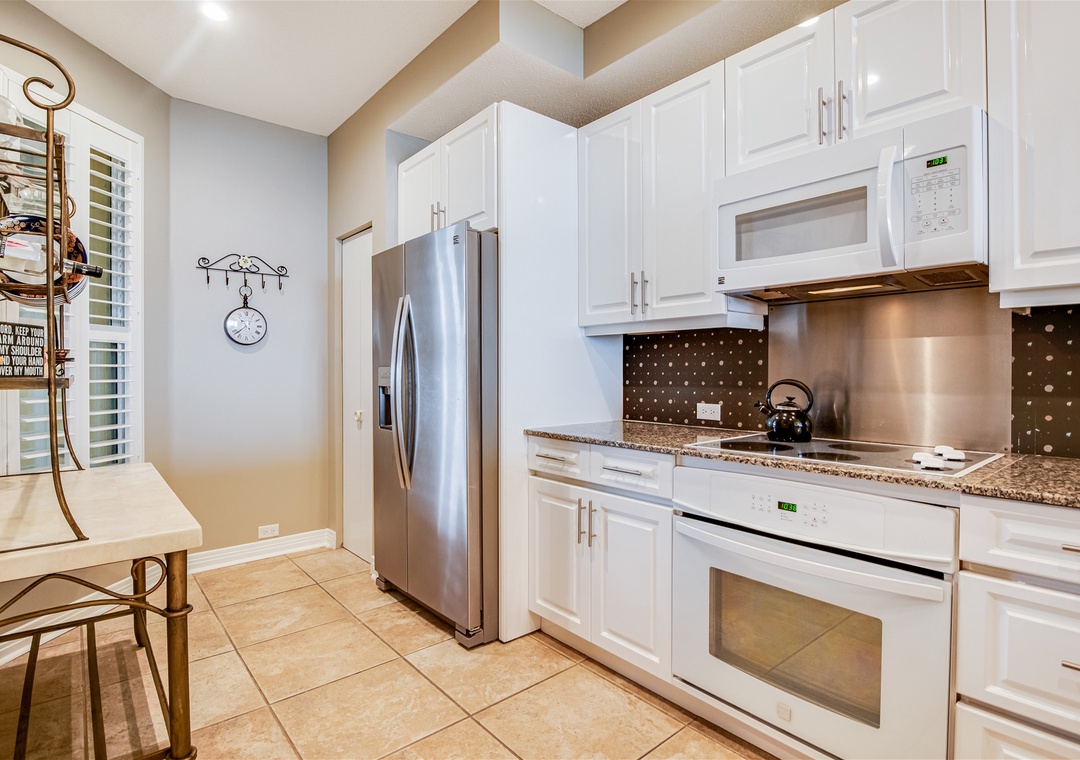 Beach Colony Tower 6B Kitchen Stove And Refrigerator