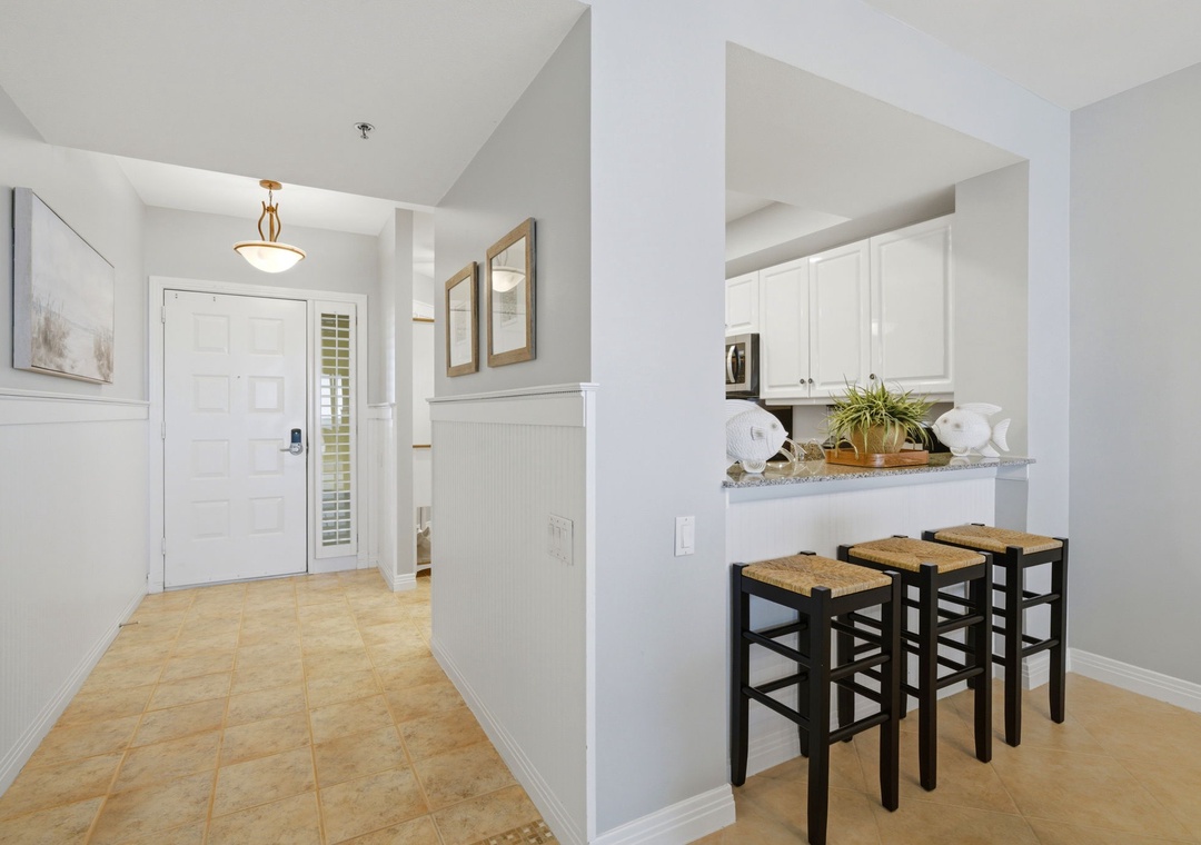 Beach Colony Tower PH3B (18B)- Barstool, Kitchen & Entry View