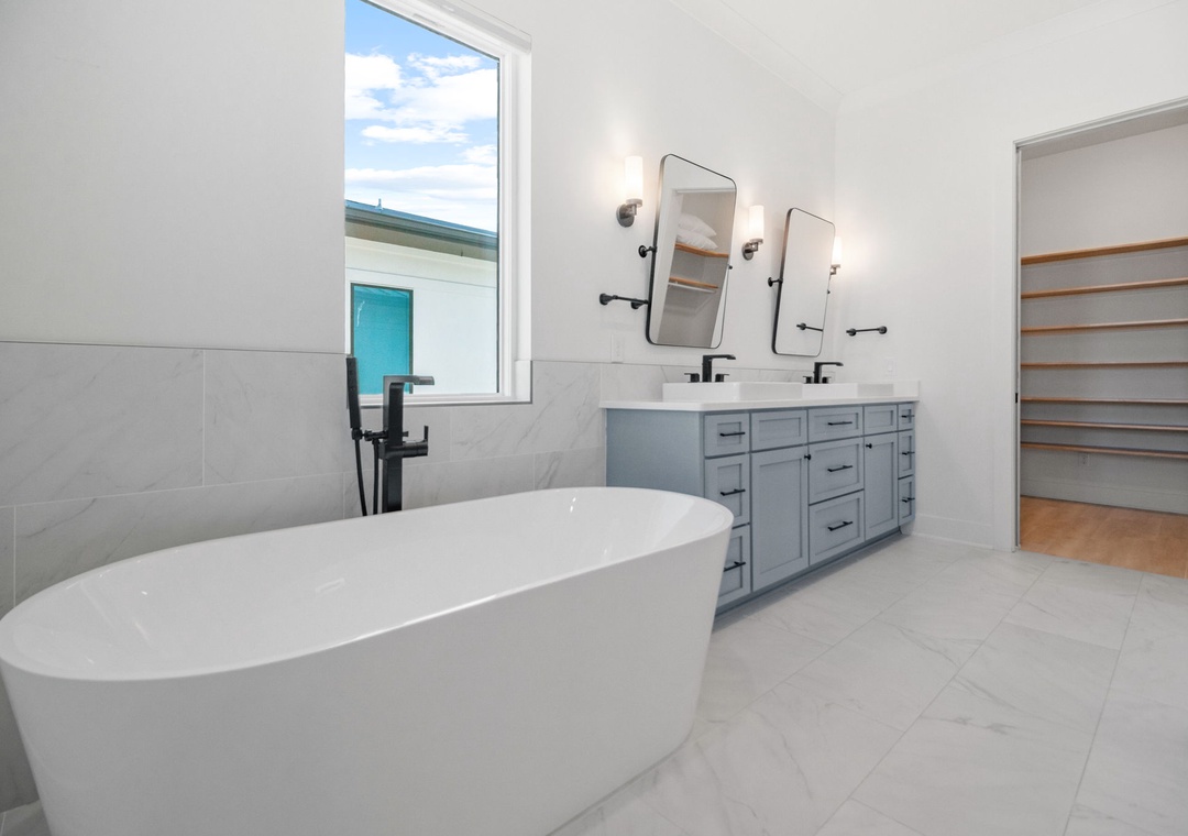 Vivianna #5 - Third Floor - Primary Bathroom 5