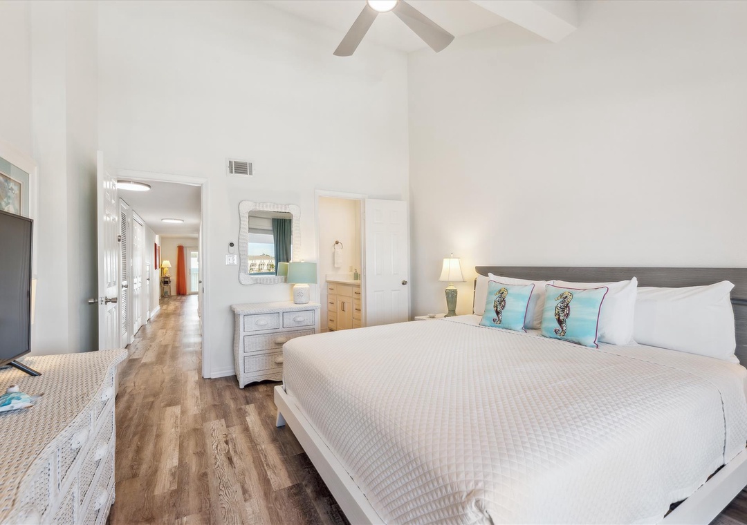 main level-bedroom-126987_086