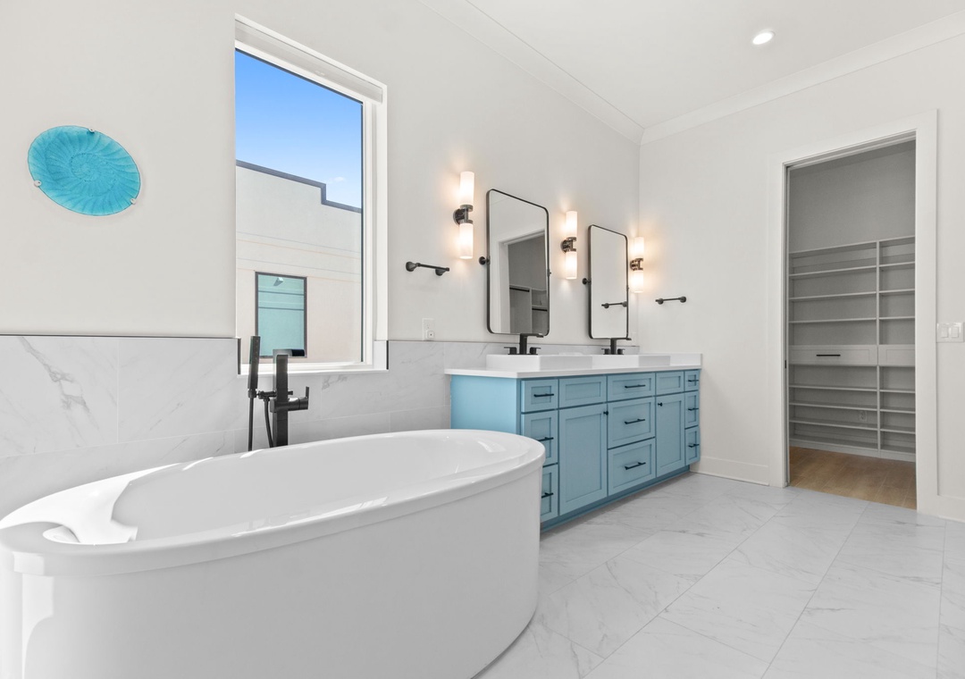 Vivianna #11- Third Floor - Primary Bathroom