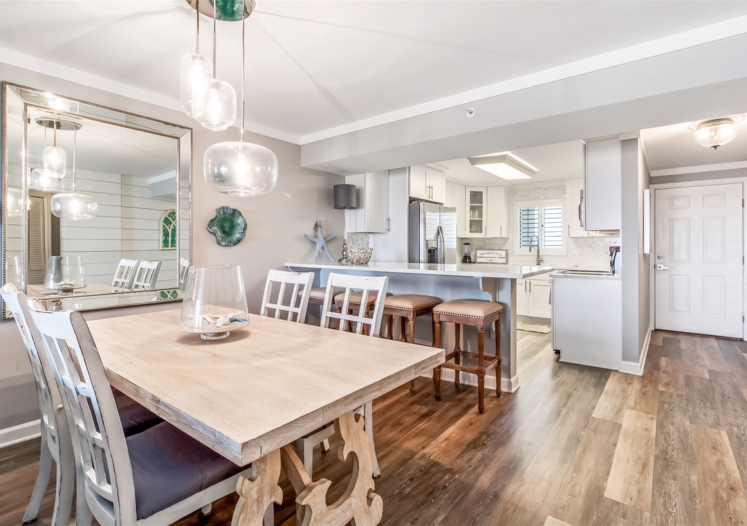 Sandy Key 827 Dining Room