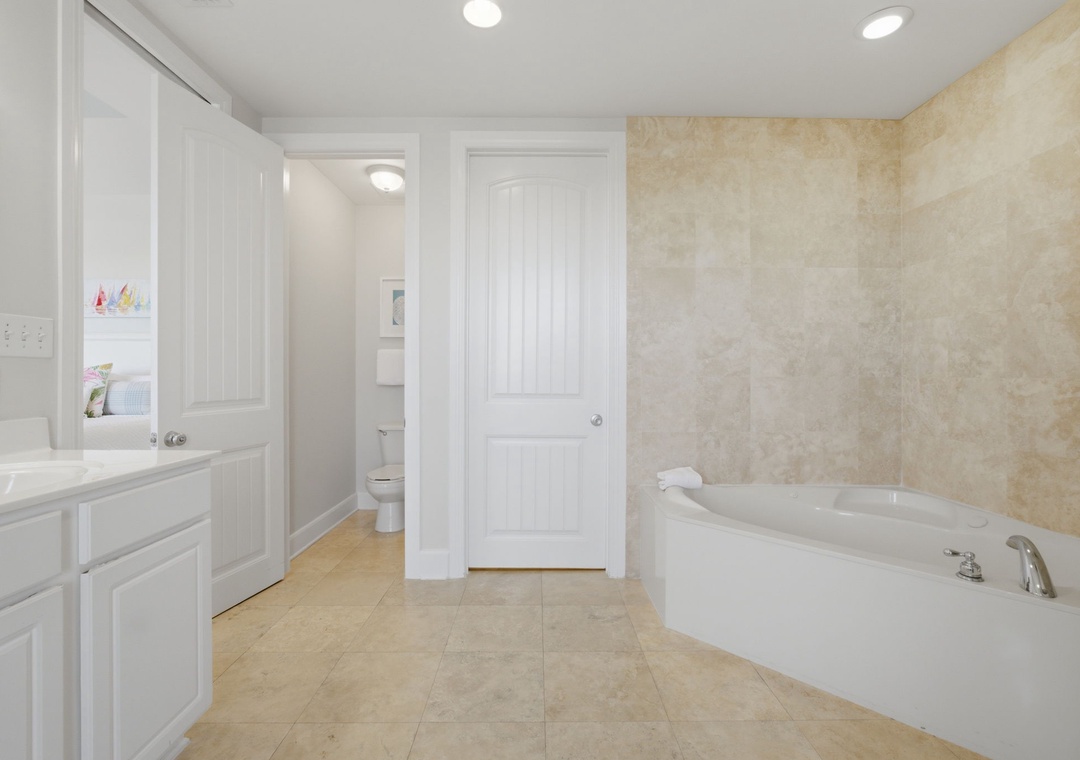 Sailmaker 901- Bathroom 1