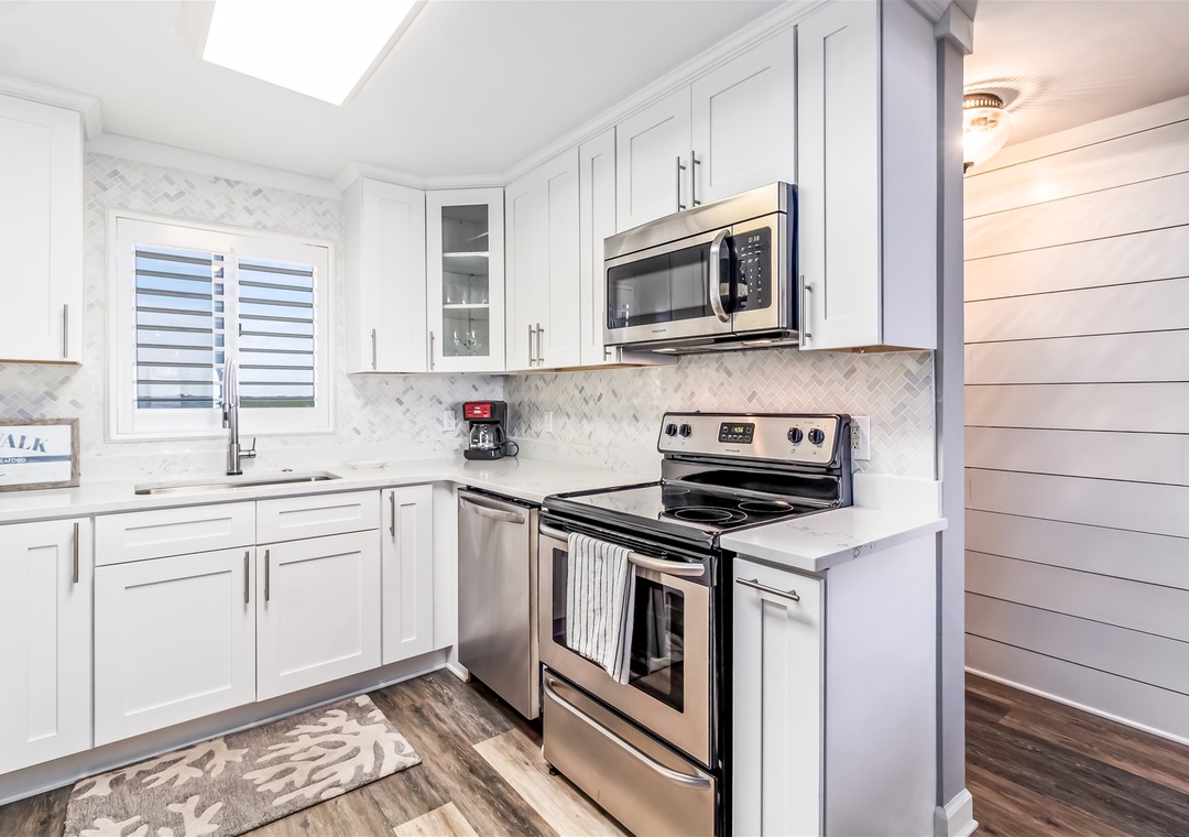 Sandy Key 827 Kitchen and Stove