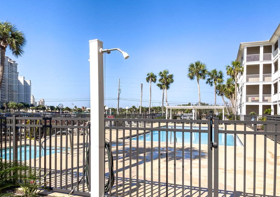 Grand Caribbean Outdoor Shower & Pool
