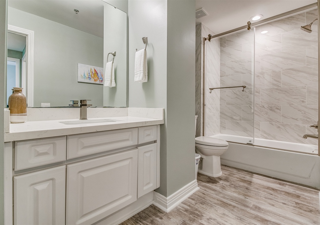 Beach Colony West PH1C Guest Bathroom #1