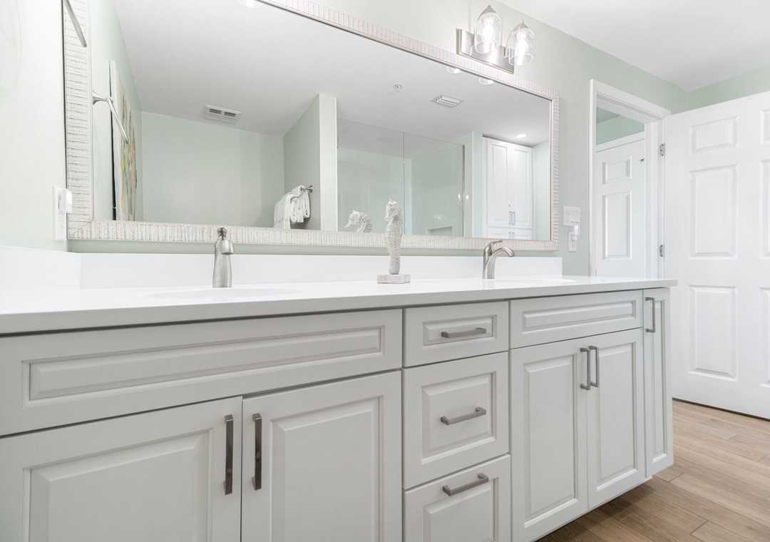 Windemere 706- Bathroom 1 & Double Vanity
