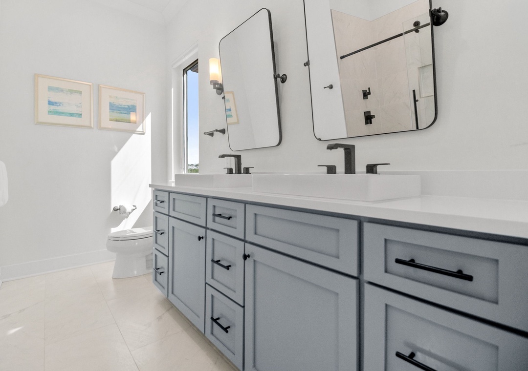 Vivianna #5 - Second Floor - Primary Bathroom 1