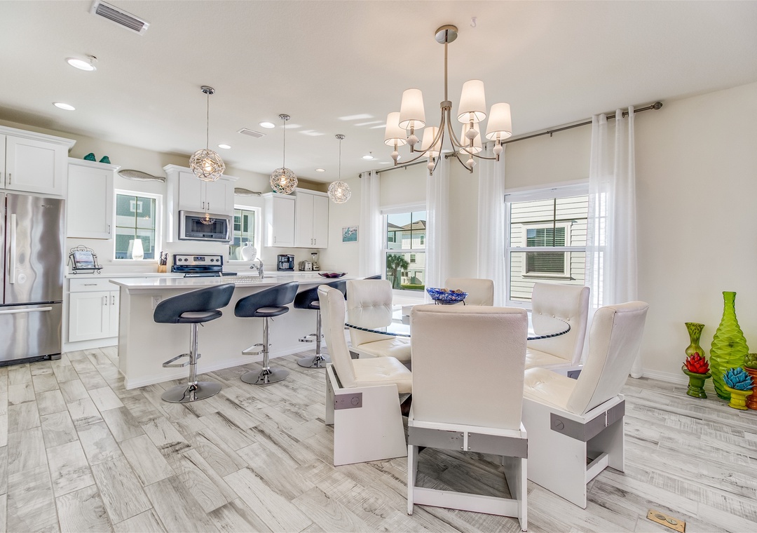 Lost Key A Salty Suite Dining Room and Kitchen Bar Seating for Four