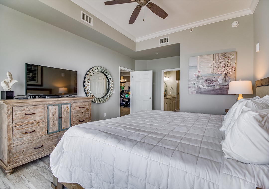 Windemere 1508 Master Bedroom Looking At Room Entrance