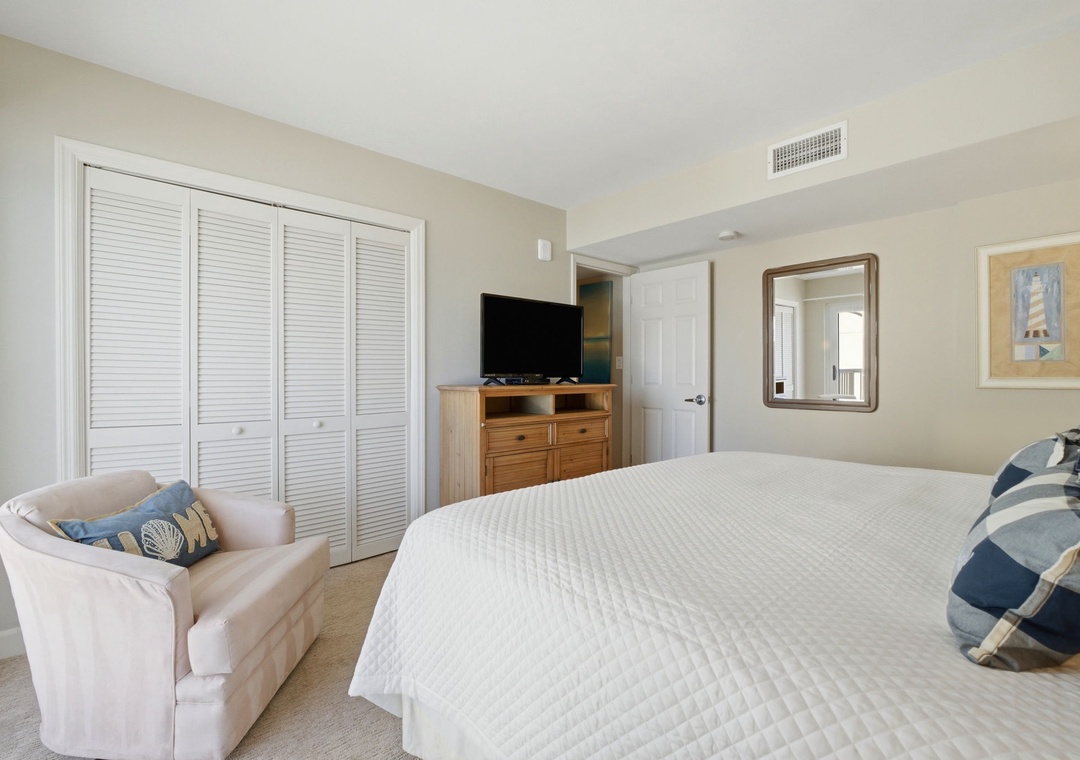 Sandy Key 718- Bedroom 2 & TV