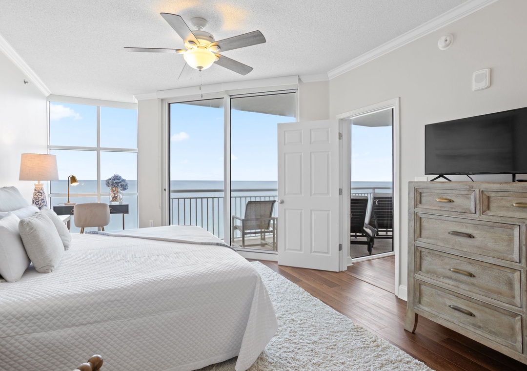 Palacio 1002- Bedroom 1 with Balcony View