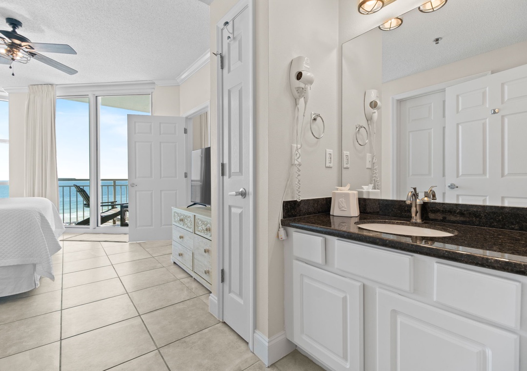 Palacio 404 Master Bathroom