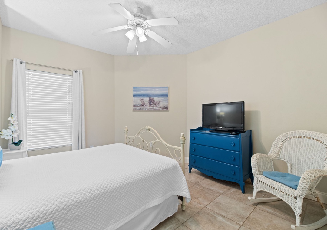 Palacio 404 Guest Bedroom #1 with Attached Bathroom