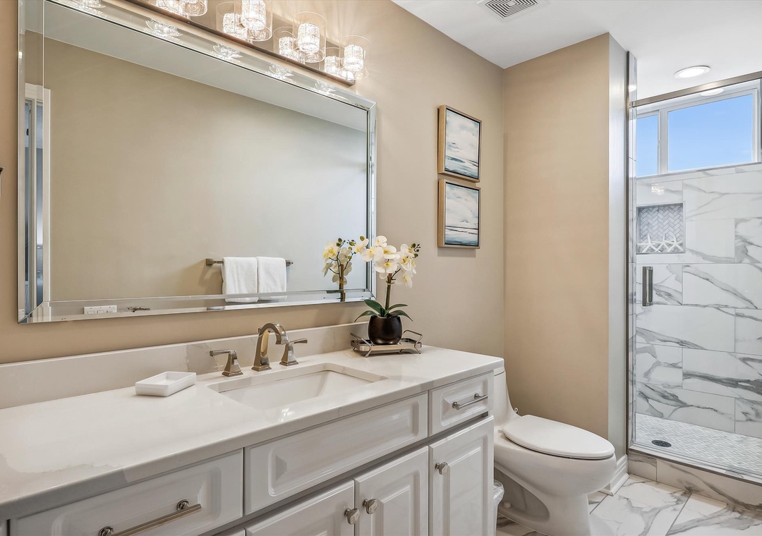 Beach Colony Tower PH1A (16A) Guest Bathroom #2