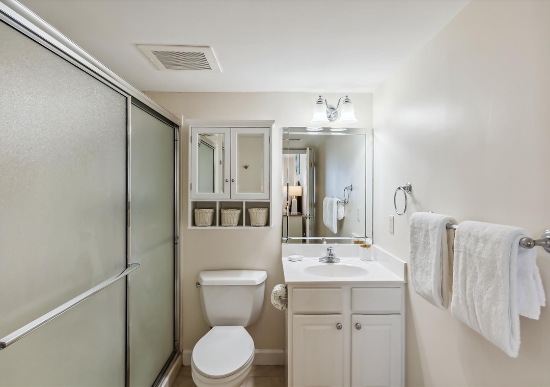 Sandy Key 411 Guest Bathroom #1