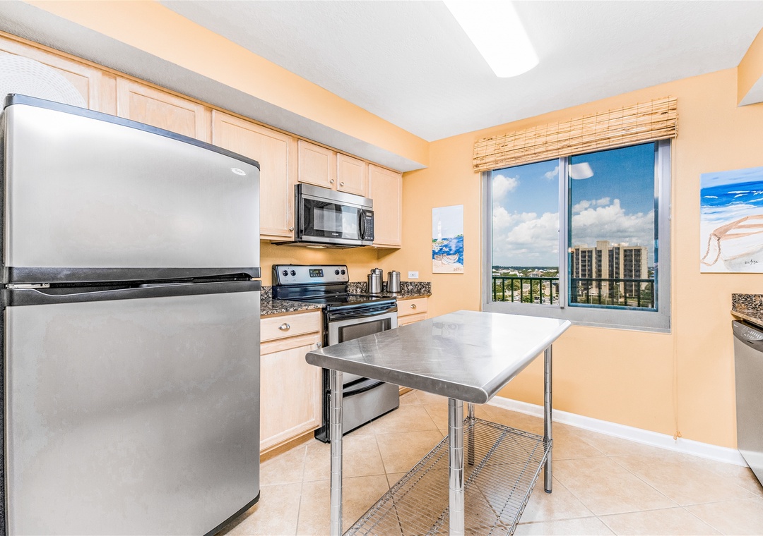 Perdido Towers 707 Kitchen Refrigerator and Stove