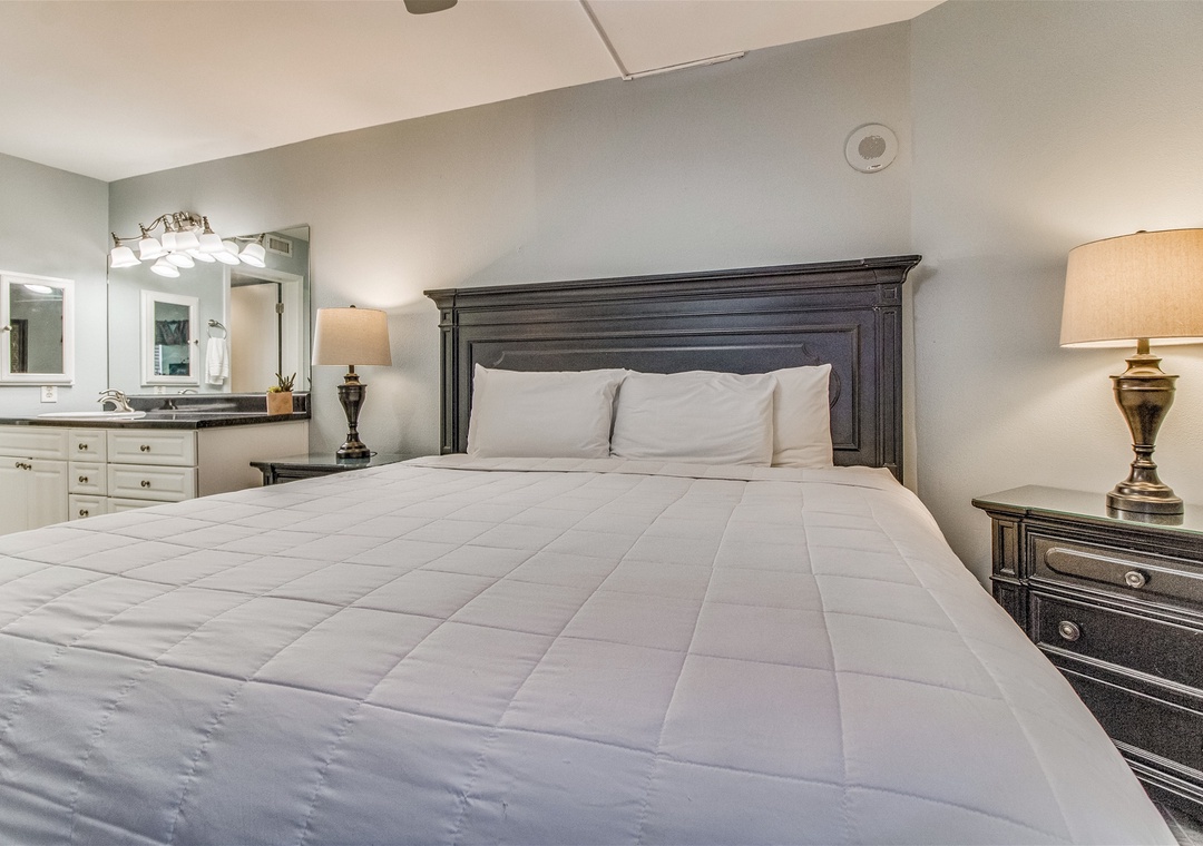 Perdido Sun 1004 Guest Bedroom #1 King Bed and Vanity