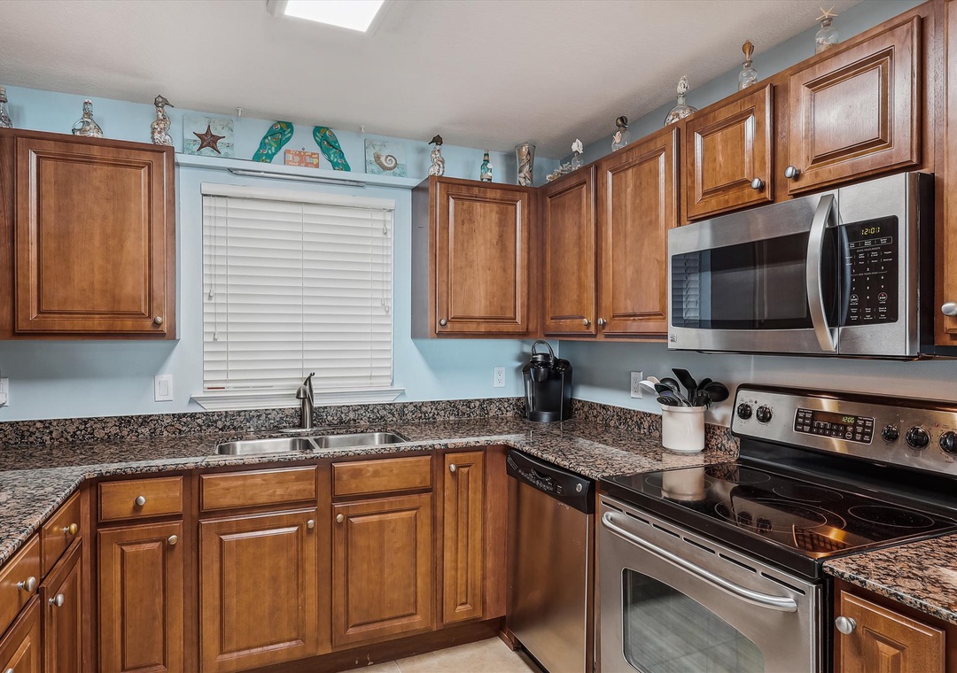 Sandy Key 621 Kitchen Microwave and Stove