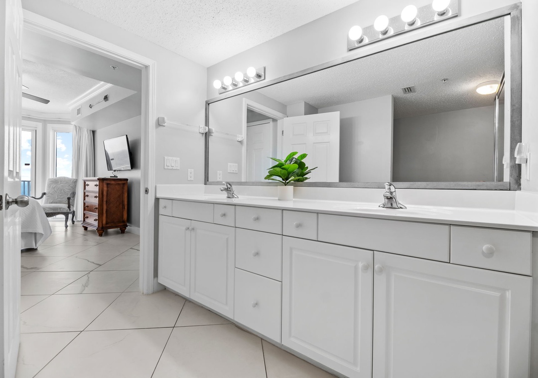 Windemere 1008- Bathroom 1 Double vanity