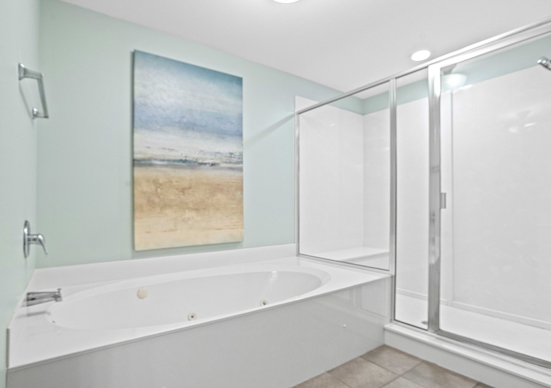 Palacio 1002- Bathroom 1 with Jetted Tub