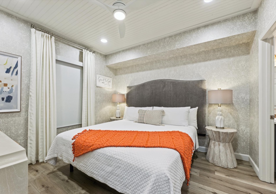 interiors-primary bedroom-_18a2506