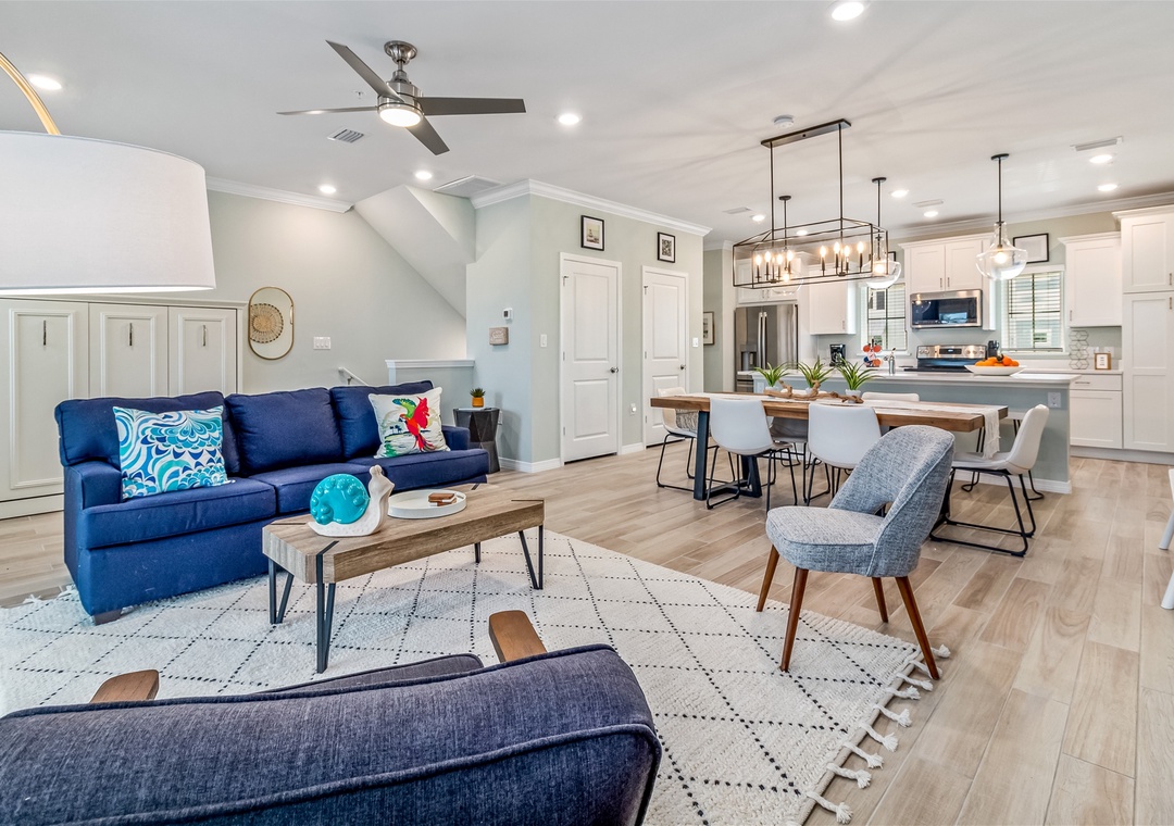 Lost Key The Macaw House Living Room and Dining Room