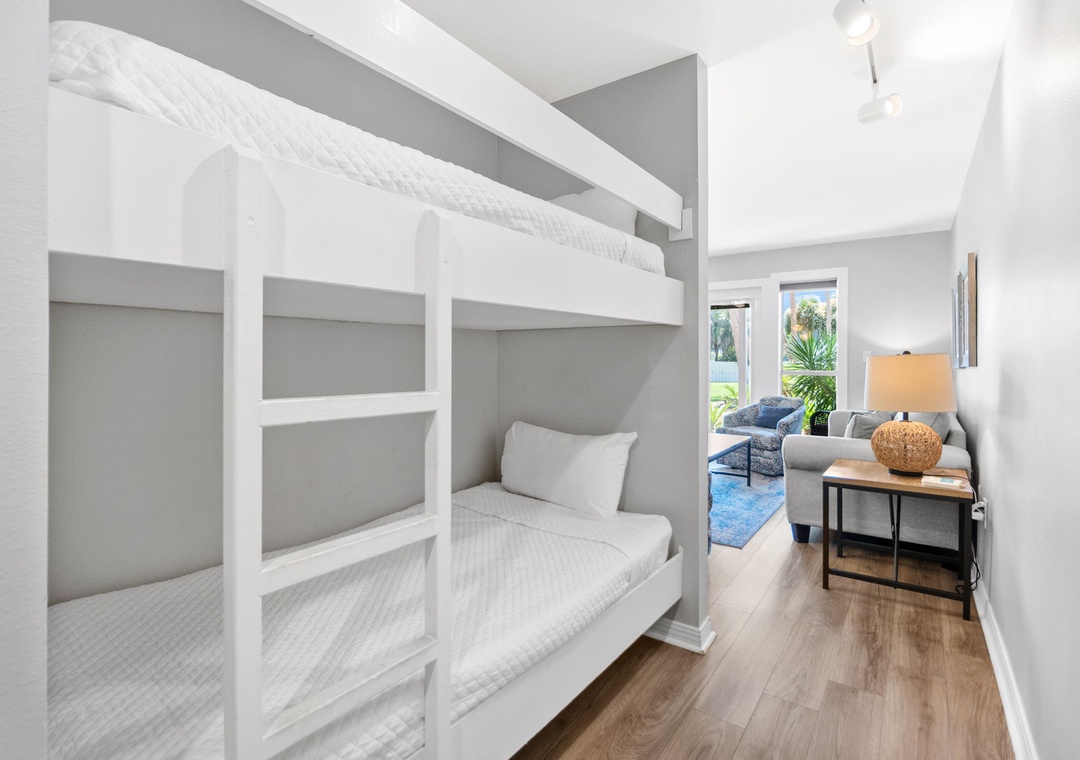 Grand Caribbean 106 - Bunks