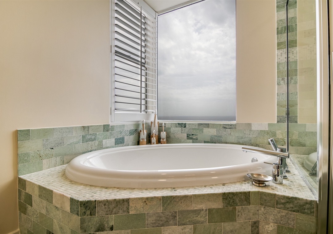 Beach Colony West PH2B Master Bathroom Tub