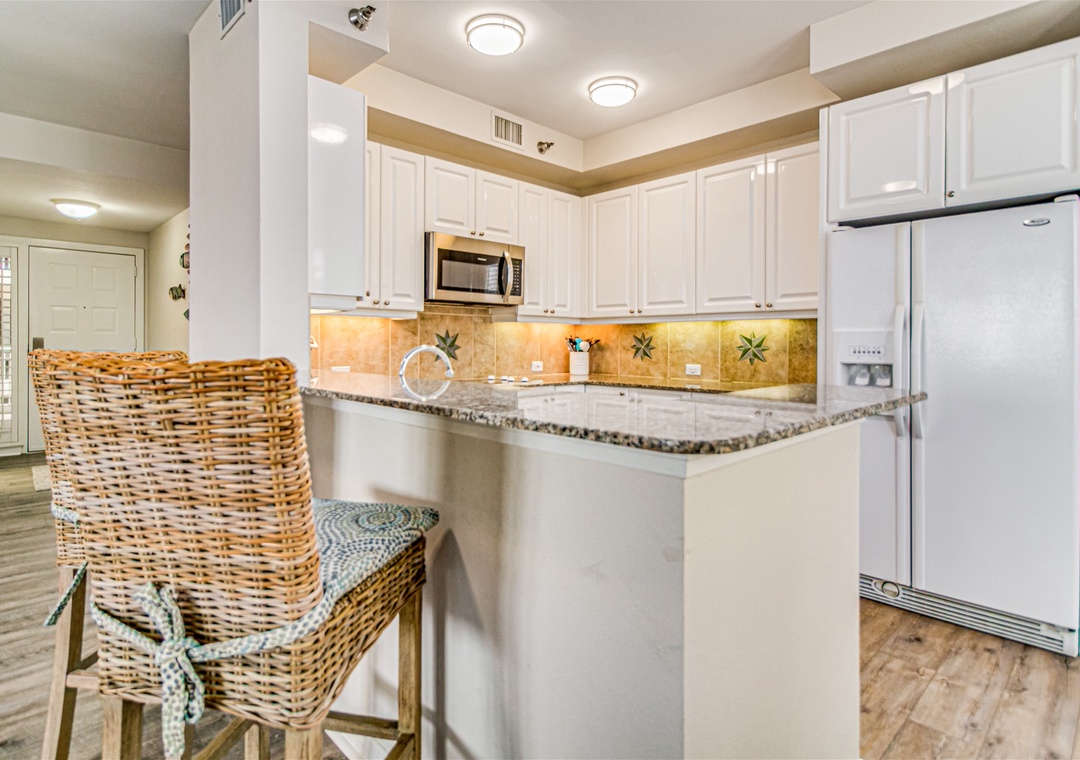 Beach Colony Tower 15A Kitchen bar