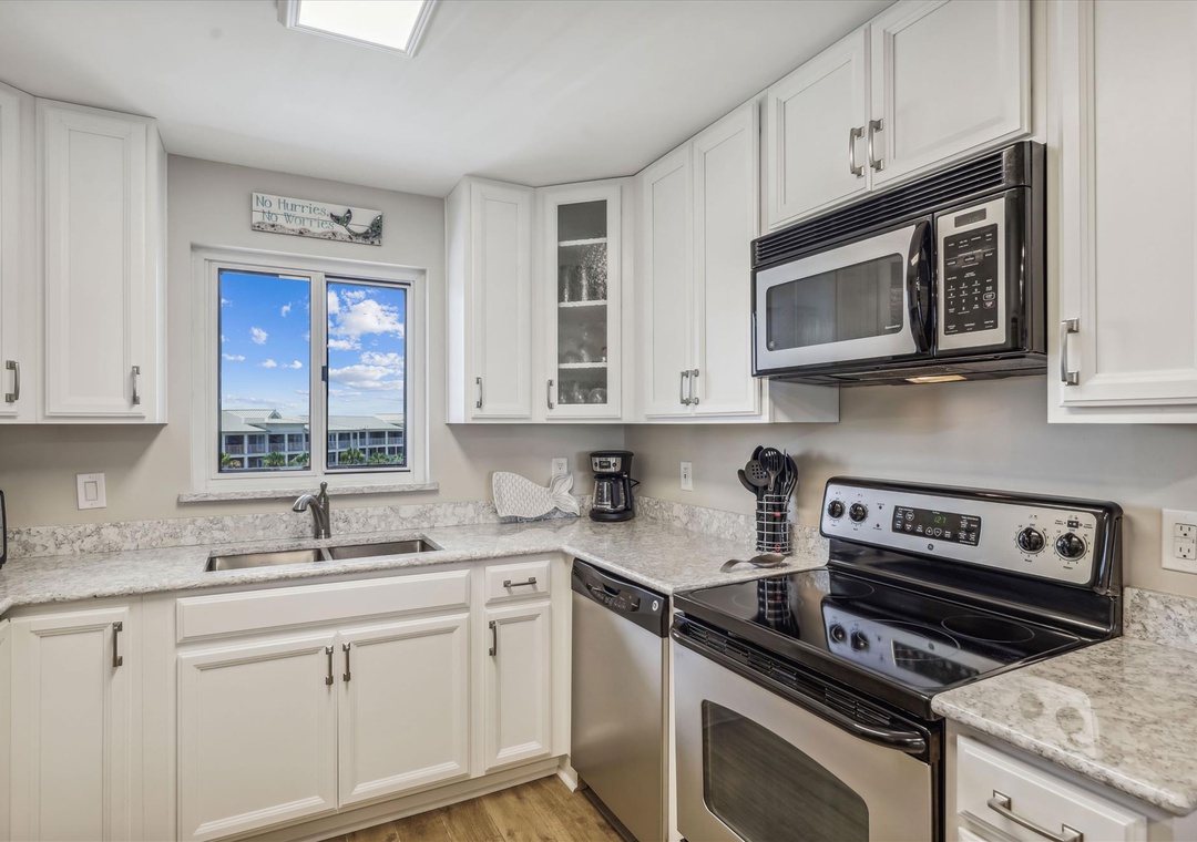 Sandy Key 515 Kitchen Stove, Sink, and Counters
