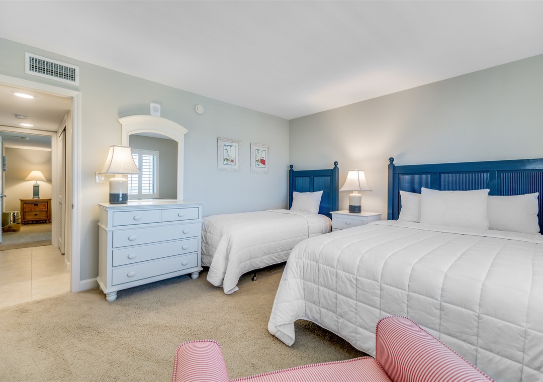 Sandy Key 718 Guest Bedroom #3 Queen and Twin