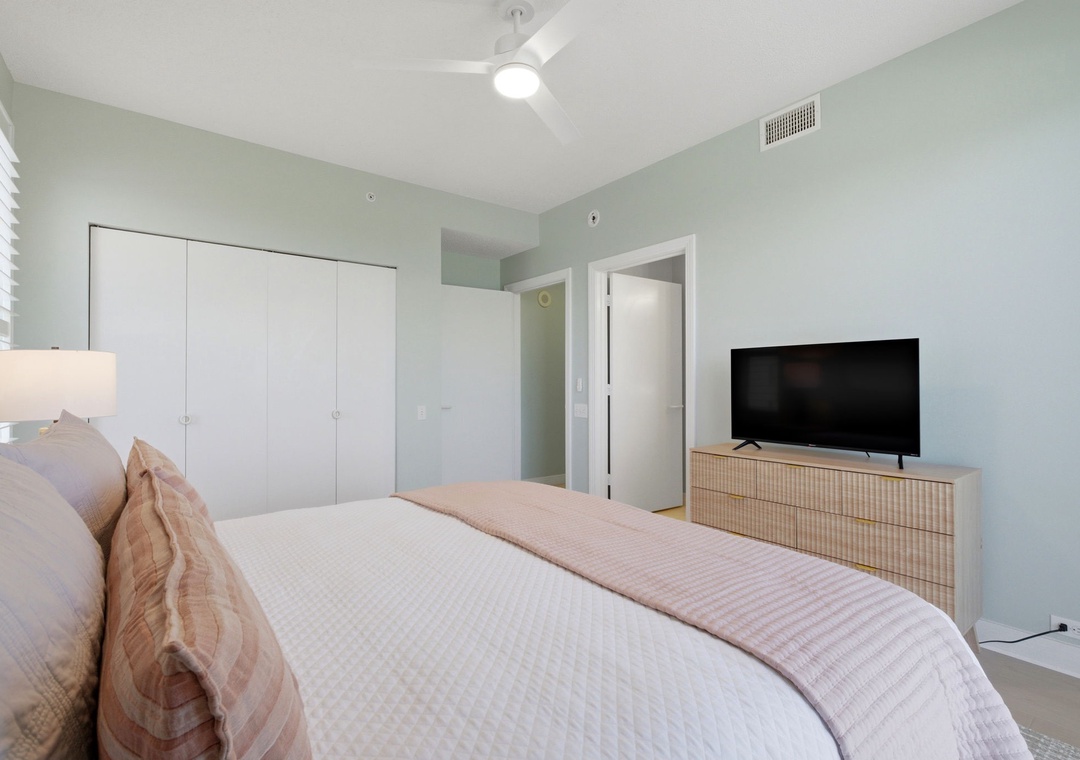 Beach Colony E13A- Bedroom 3 & TV